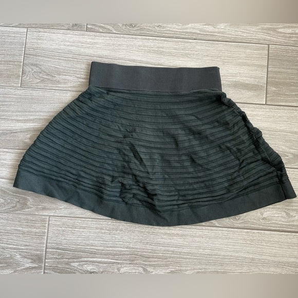 Club Monaco women’s mini skirt deep olive/green and black, size XS••• - Picture 3 of 11